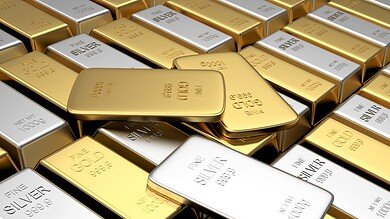 الذهب يقترب من 5600 دولار وسط قلق عالمي متصاعد