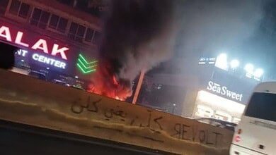 بالفيديو: العسكريون المتقاعدون قطعوا المسلك الغربي لأوتوستراد زوق مصبح بالإطارات المشتعلة