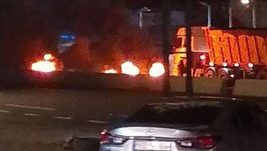 محتجون قطعوا الاوتوستراد الساحلي في الجية عند مفرق برجا