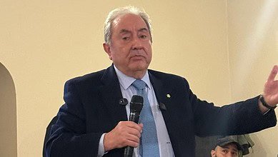 نائب رئيس الكتائب:  اللامركزية حاجة وطنية وإنمائية ملحة لإنقاذ المناطق وإعادة السلطة إلى الناس ووقف استنزاف البلديات