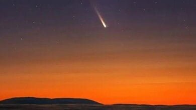 اقتراب مذنب من الأرض في حدث فلكي لافت