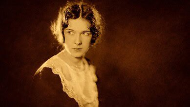 من هي أم سيتي البريطانية التي وهبت حياتها لحبيبها الفرعون؟ #عاجل