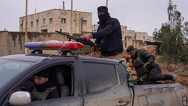 الحكومة السورية تمدد وقف إطلاق النار مع "قسد" 15 يوماً دعماً لنقل سجناء من "تنظيم الدولة الإسلامية" إلى العراق #عاجل