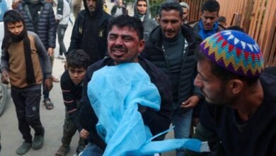 مقتل 11 فلسطينياً بينهم ثلاثة صحفيين يعملون مع اللجنة المصرية في غزة في قصف إسرائيلي على القطاع