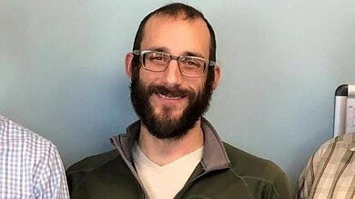 ما الذي نعرفه عن مقتل الأمريكي أليكس بريتي برصاص عملاء فيدراليين في مينيابوليس؟