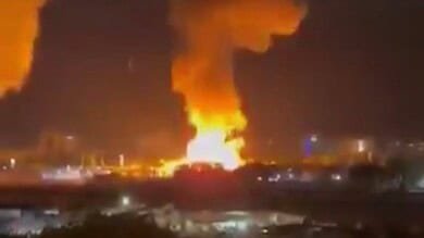 Video: Explosions Reported Near La Carlota Air Base in Caracas