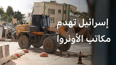 مراسل بي بي سي يوثق هدم إسرائيل لمكاتب وكالة الأونروا في القدس الشرقية