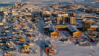 ترامب يلوح بالرسوم الجمركية ضد من يعارض خطته ضم غرينلاند