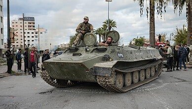 "الخروج من البيت للضرورة القصوى فقط": ماذا يحدث في حمص؟ سكان يروون لبي بي سي ومصادر حكومية ترُد