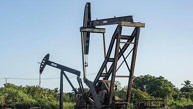 تقارير: الولايات المتحدة قد تعترض وتستولي على ناقلة نفط متجهة إلى أوروبا