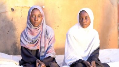 "أدرس وفي رأسي شظية"، كيف واصلت شقيقتان سودانيتان دراستهما بعد قصف مدرستهما؟ #عاجل