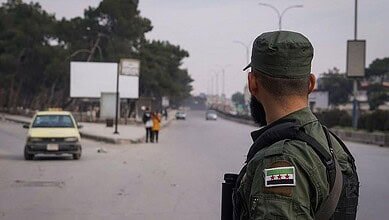 الحكومة السورية "تفرض" سيطرتها على حلب، والجيش يقول إنه "رصد تعزيزات لقسد" قرب دير حافر