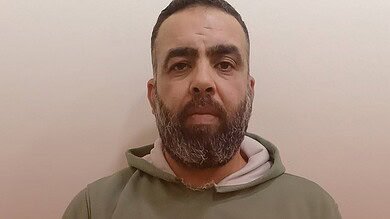 بالصور.. امن الدولة عممت صورته: انتحل صفة أمنية وسلب مواطنين