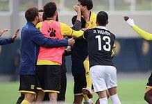 العهد يهزم جويا ويواصل صدارته في الدوري اللبناني