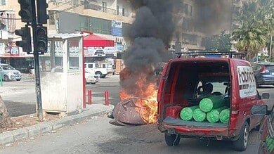 إحراق دراجة نارية في صيدا بعد محاولة ضبط سائقها من قبل الأمن