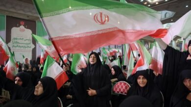 اشتباكات بين مؤيدين للسلطات ومعارضين في إيران، ولقاءات عسكرية بين طهران والرياض