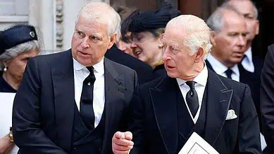 الملك تشارلز وأندرو وقصة صراع ملكي بين شقيقين