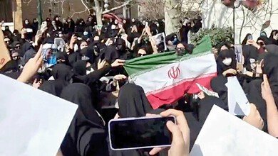 اتساع رقعة الاحتجاجات الطلابية المناهضة للحكومة في الجامعات الإيرانية