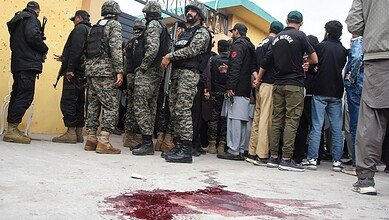 مقتل 31 شخصاً وإصابة 169 آخرين في تفجير انتحاري استهدف مسجداً شيعياً في إسلام آباد