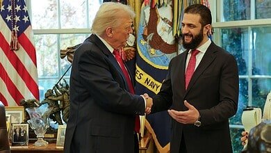 ترامب يشيد بالشرع ويقول إنه "وضعه بنفسه هناك"، وتنظيم الدولة يهدد بمصير "مشابه للأسد"