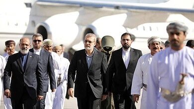 لاريجاني يصل إلى عُمان، ونتنياهو يتوجه إلى واشنطن لبحث ملف إيران #عاجل