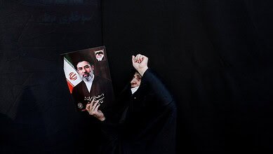 "الاستراتيجية الأمريكية الإسرائيلية فشلت في هزيمة إيران بسرعة، ويتم الانتقال لخطة بديلة" - مقال في الغارديان