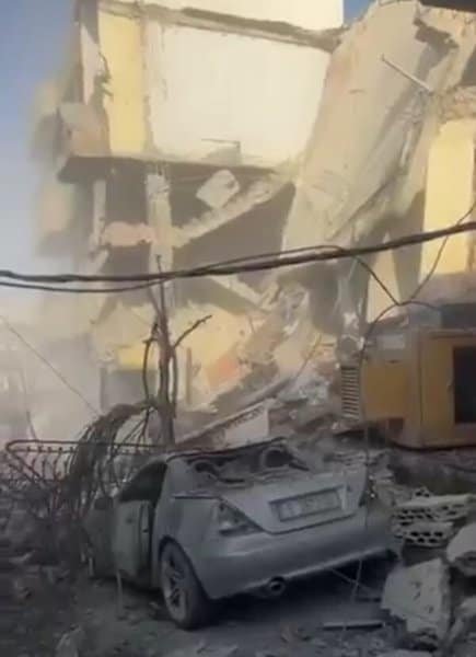 بالفيديو: غارة تستهدف أحد المباني السكنية في بلدة البازورية