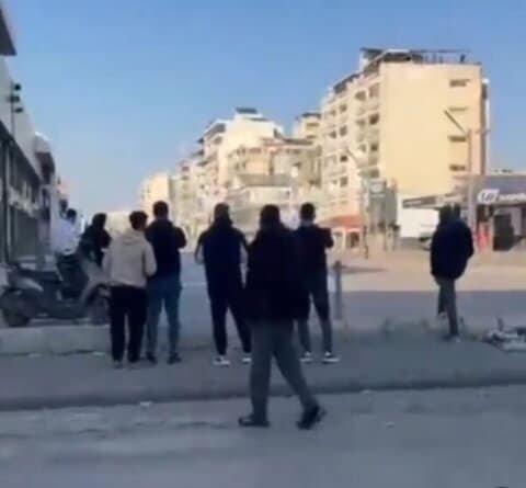 بالفيديو: لحظة استهداف القرض الحسن في صور 1 بالفيديو: لحظة استهداف القرض الحسن في صور