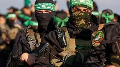 استعداد عناصر من “حماس” في مخيمات لبنان للقتال إلى جانب الحزب