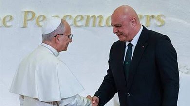 الرئيس عون يتلقى اتصالاً من الكرسي الرسولي لدعم لبنان