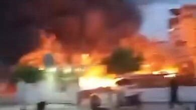 بالفيديو: مشهد للغارة القوية على مدينة صور