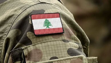 الجيش: تعرُّض أحد العسكريين إلى إصابة نتيجة إطلاق نار من الجانب السوري على مركزنا في القصر - الهرمل