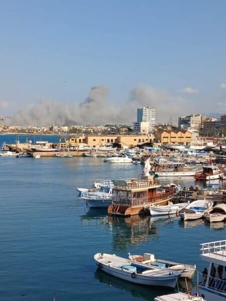 غارات تستهدف المباني المهددة على مفرق معركة - صور