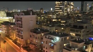 بالفيديو.. صواريخ إيرانية تشق السماء: تل أبيب تحت الإنذار الأحمر