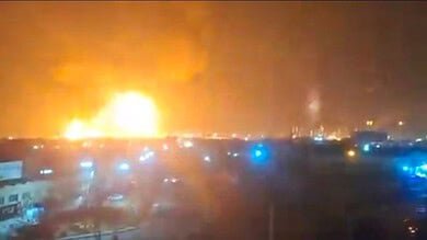 تصعيد غير مسبوق: إسرائيل تشن أول حملة قصف واسعة على منشآت النفط الإيرانية