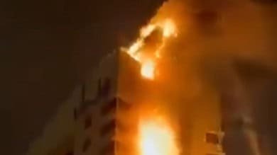 بالفيديو: لقطات توثق اشتعال برج التأمينات الاجتماعية الكويتي بعد استهدافه بمسيّرة إيرانية