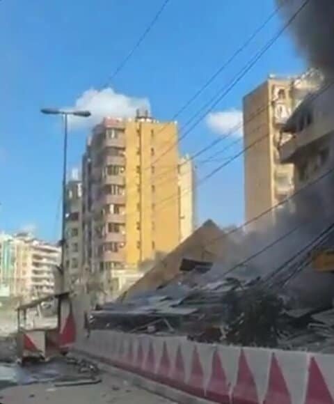 بالفيديو: لحظة الغارة الإسرائيلية التي استهدفت مبنى القرض الحسن في منطقة الصفير