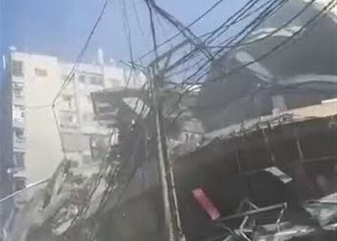 بالفيديو: دمار كبير في ساحة عين السكة برج البراجنة بعد الغارة 1 بالفيديو: دمار كبير في ساحة عين السكة برج البراجنة بعد الغارة