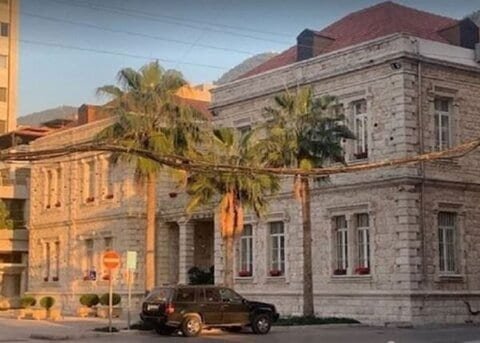 إقفال الطريق أمام بلدية جونية وإخلاء المنطقة احترازياً بعد ورود إنذار لأحد نزلاء الفنادق الملاصقة للبلدية