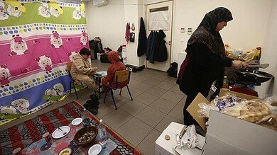 إسرائيل وحزب الله: كيف تؤثر الحرب الدائرة في حياة اللبنانيين؟