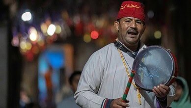 كيف أصبح المسحراتي طقساً رمضانياً؟ #عاجل