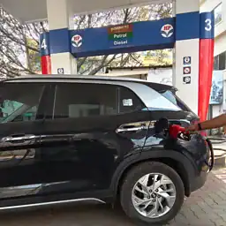 بودكاست | الحرب الإسرائيلية الأمريكية مع إيران: هل سنشهد زيادة في أسعار الوقود بعد ارتفاع أسعار النفط والغاز؟