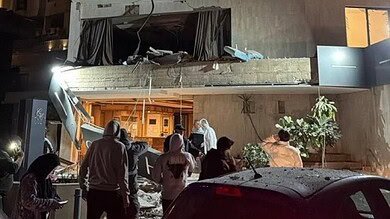 بالفيديو: دمار كبير بعد استهداف فندق قرب الحازمية وبعبدا