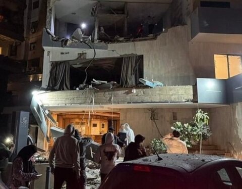 بالفيديو: دمار كبير بعد استهداف فندق قرب الحازمية وبعبدا