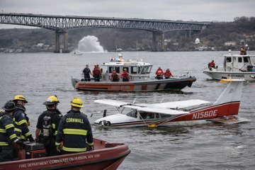 Cessna 172 crashes into Hudson River near Newburgh-Beacon Bridge 1 Cessna 172 crashes into Hudson River near Newburgh-Beacon Bridge