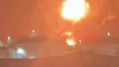 بالفيديو: ‏إشتعال النيران في مستودع الفجيرة النفطي بالإمارات