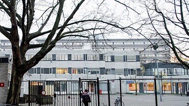 انفجار مدرسة يهودية في أمستردام يثير تحقيقًا بعد وصفه بهجوم متعمد