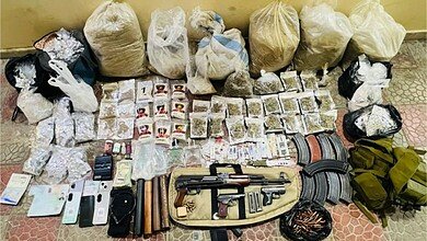 بالصور: عمليات دهم وتوقيف أشخاص ومصادرة كمية من الأسلحة والذخائر الحربية والمخدرات