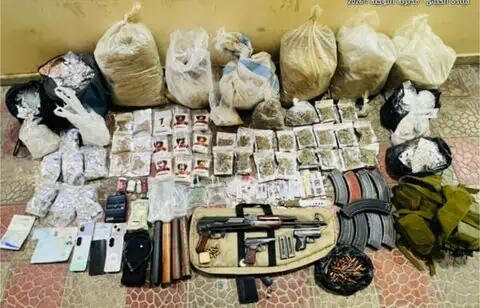 بالصور: عمليات دهم وتوقيف أشخاص ومصادرة كمية من الأسلحة والذخائر الحربية والمخدرات