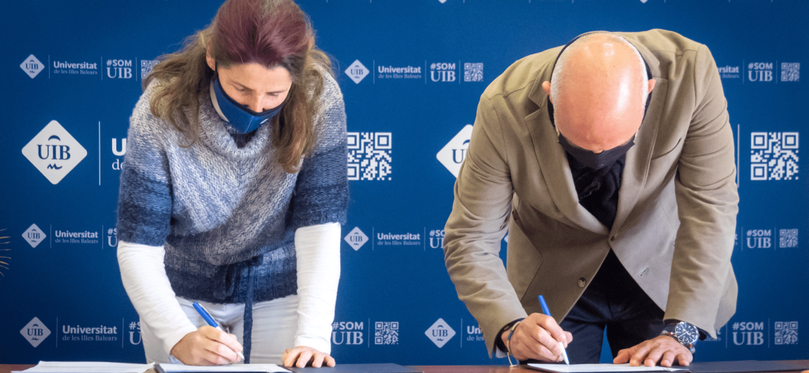 Firma del convenio entre 3digits y la UIB